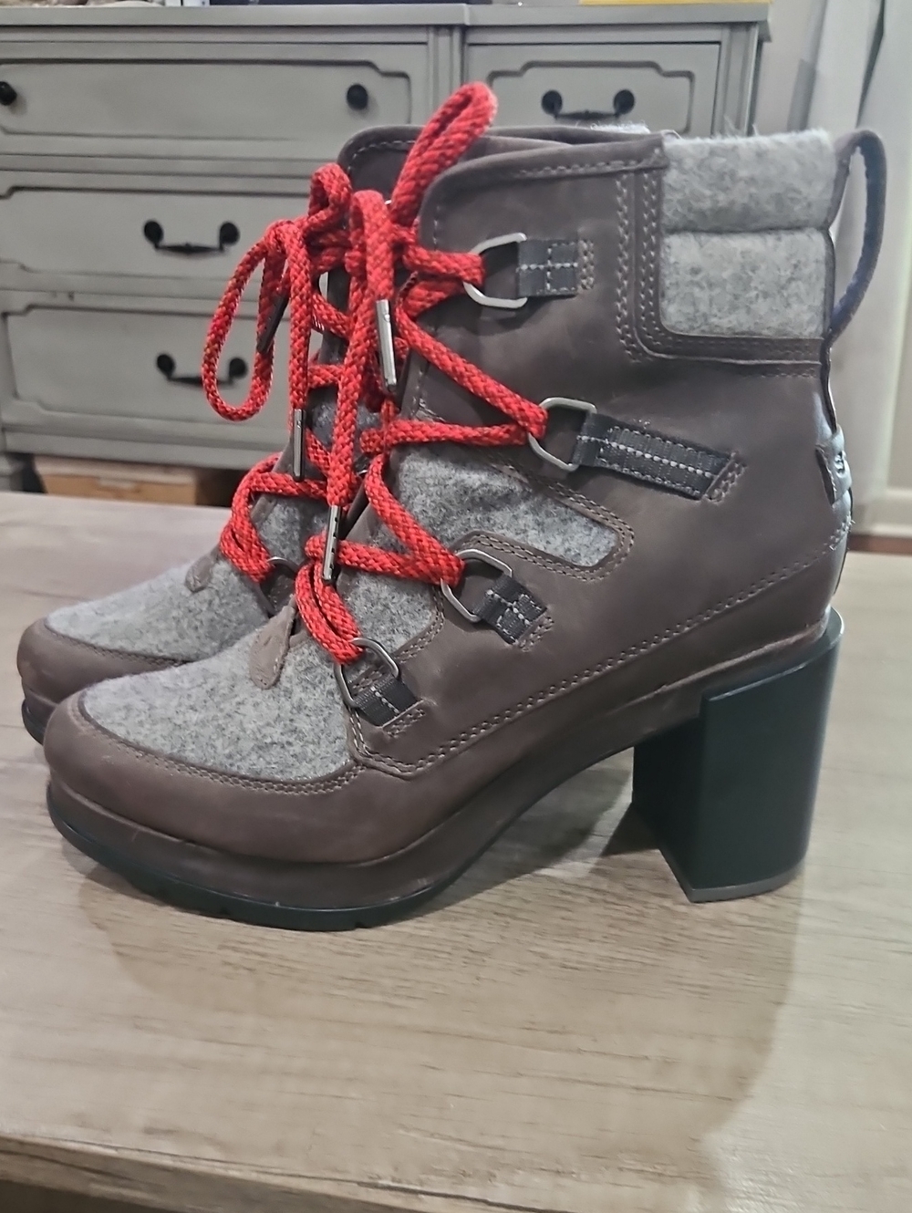 Sorel Blake Lace waterproof heeled boots in the Quarry/Brown women's size 7.5